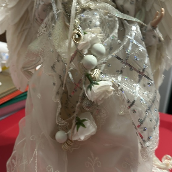 Vintage! Gorgeous White Angel with Real Like Wings Tree Topper! - Picture 3 of 9